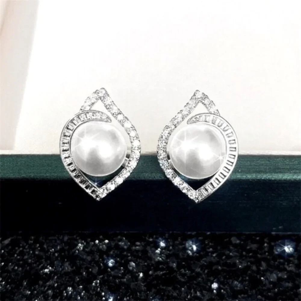 New Gorgeous 925 Silver Sim. Diamond Cultured Pearl Studs